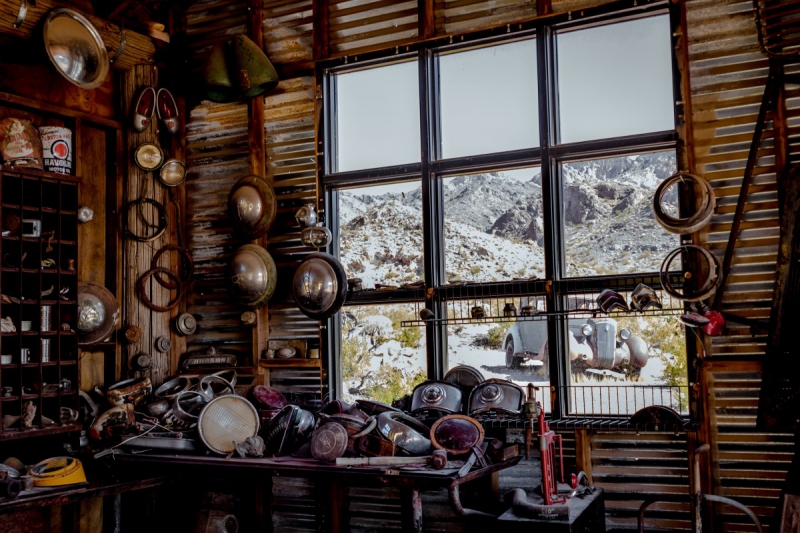 cordonnerie-LA BOLLENE VESUBIE-min_shop_window_part_junk_abandoned-138873